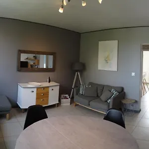 https://proche-des-remparts-a-avignon.fr-provencehotel.com